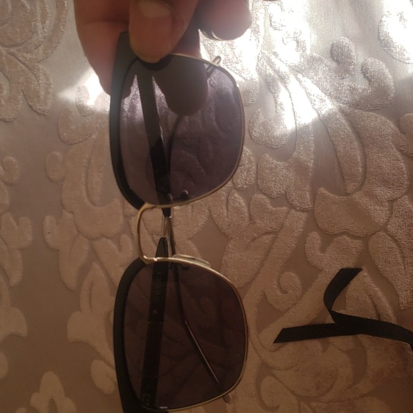 Gucci sunglasses 100% authentic - Picture 4 of 5